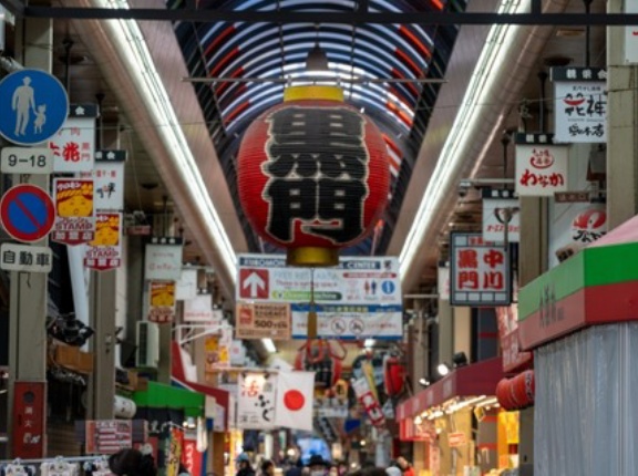 老舗店が相次ぎ閉店… 京都「錦市場」と大阪「黒門市場」   “地元客か外国人観光客か…” 揺れる「関西の老舗市場」