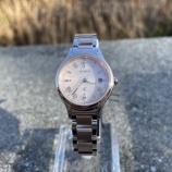 『CITIZEN xC 光の輪をイメージしたベゼルが採用されたソーラー電波モデル』の画像