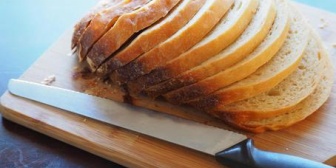 私「ホームベーカリー買いたいな」　家事を担ってる妻「高いよ！」　私（お前の服、よほど高価なんだな）