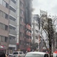【火事情報】東京都中央区新富２丁目 新富町駅近く 平成通り沿い ビル建物から黒煙あがる火災3月26日 #中央区 #新富町 #築地 #京橋 #火災