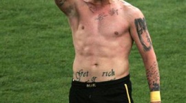 ２０歳サッカー代表選手、ゴールの喜びを右手を斜めに挙げ表現 → 「ナチス式敬礼か！」と批判され代表から永久追放…ギリシャ