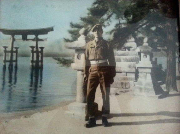 外国人「1950年代に父親が日本で記念撮影したんだが…どこか分かる？」