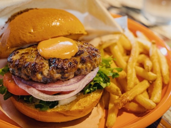 新潟からは2店舗選出！『食べログ』が『ハンバーガー 百名店 2026』を発表！