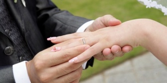 最近、途中でやめた結婚式をまたやりたいと言い出したんだけど…