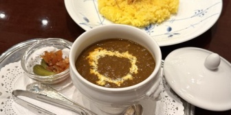 【ななし】ねるちゃん「わあ、上級国民のカレーライスってご飯とカレー別々なんだ」
