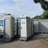 『台風５号の接近に備え、トイレや備品などの撤収作業を完了』の画像