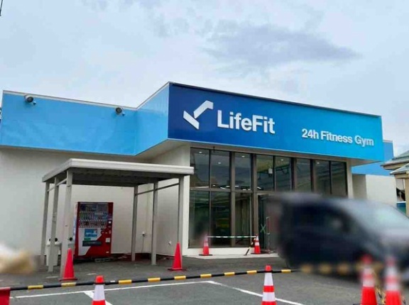 江南区旭に『LifeFit ひらせい亀田店（ライフフィット）』なる24時間営業のフィットネスジムがオープンするらしい。