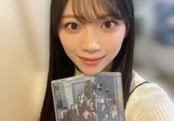 【悲報】櫻坂46さん、自撮り加工が酷すぎてCDケースが歪むw w w w w w w