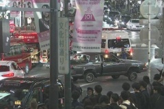 ローライダーのアメ車が渋谷スクランブル交差点で事故