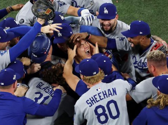 海外「山本はワールドシリーズの伝説になった」ドジャース史上初となるワールドシリーズ2連覇の立役者になった山本選手に対する海外の反応
