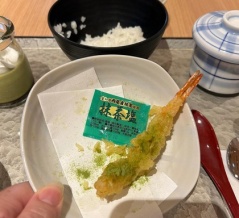 海外「抹茶塩で食べる天ぷらが美味しすぎた！」日本で食べた思い出の料理に対する海外の反応