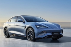中国EV「BYD」スポーツセダン「SEAL」発売！航続距離640kmで500万円台から