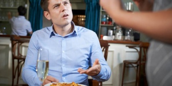 彼氏が他人と話してる時が少し怖くて圧迫感がある…