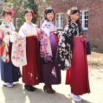 卒業式に袴姿が人気も「着られない子のことを考えて！」自粛を呼びかけ・・・	