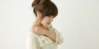 妻が３度目のワクチン接種後、肩の痛み以外に副作用はほぼなかった。接種間隔が重要なのかもしれない。