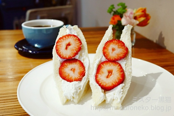 ミスター黒猫のカフェめぐり パンケーキを日本一実食 フルーツサンド