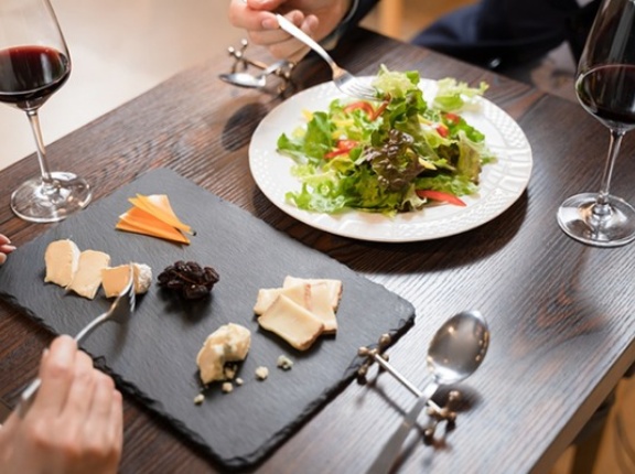 【画像】女さん「先に食べていいよ」って言ったら本当に食べちゃった⇒結果！