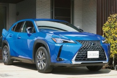 レクサス、新型「UX」国内仕様公開！ 全モデル電動化