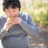 【画像あり】大食いしまくったフードファイターの後遺症、ついに明かされ始める････！！
