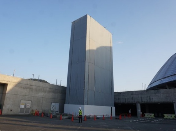 大きな足場が登場！いきいきランド交野のグラウンド照明の改修工事が始まってる！LED化や塗り替えが行われるみたい