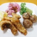 郷土的ウツボの唐揚げとお庭収穫の山菜（タラの芽＆ワラビ）