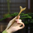 木製かんざし 鯨のしっぽ木簪 緑檀一本挿しで和装も普段使いも華やかに