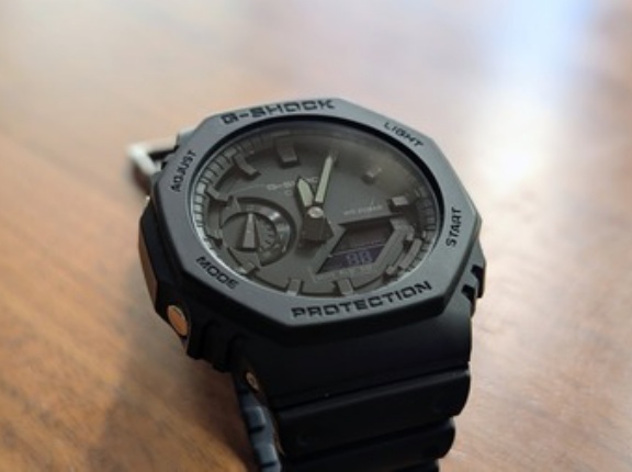 〈電池交換完了〉購入から5年半の愛用のカシオーク黒黒”GA-2100-1A1JF”は電池交換費用は3,850円。電池切れの兆候があった！