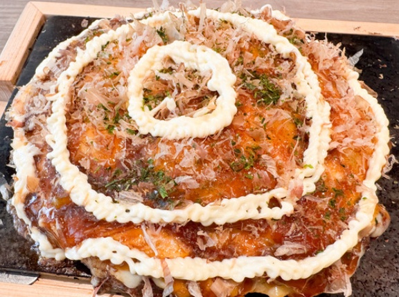 「AT THE 21」の『お好み焼き もちチーズ』（高槻市高槻町）【たかつーグルメ】