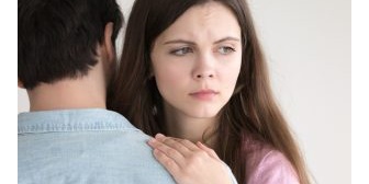 妻子持ちの上司と付き合っていた頃、彼の全部を愛してたんだけどふと、「この髪も皮膚も、奥様の手料理で出来ているのよね…うわ汚ったね」となった。