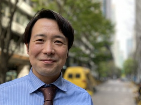 【警告】女性たち、しつこく連絡してくる『味方のおじさん』に困っていた…