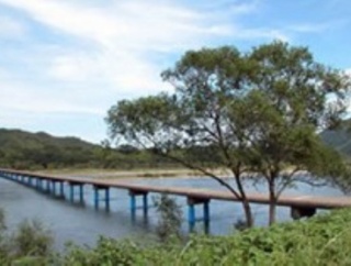 川に消える橋「沈下橋」とは