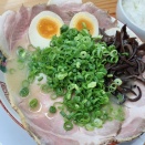 富山市天正寺にオープンしたラーメン店『博多豚骨 丸壱』で『玉子ラーメン』『丸壱スペシャル』食べてみた。
