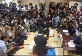 【画像】29連勝を達成した藤井聡太四段の周りのマスコミの数がエグい