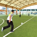 サッカー講習、裏ではピザづくり