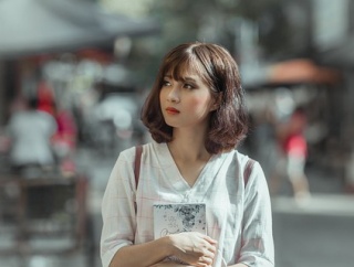 【動画】歌舞伎町のトー中でナイフを持った女が発狂