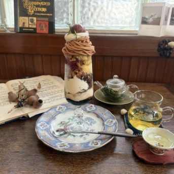 【出町柳】アンティークな空間でモンブランパフェ　～酒菓喫茶 かしはて