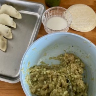 バジルの香りがさわやか〜ヘルシーな鶏ひき肉の水餃子