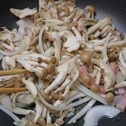 ワンパンで簡単！きのことベーコンの塩昆布パスタ