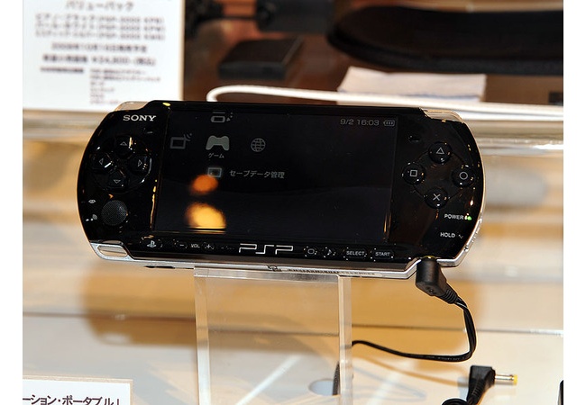 【画像】『プレイステーション・ポータブル』よく見るとデザインが神