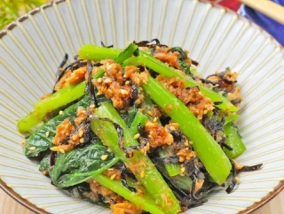 【もう小松菜で迷わない】ツナ和え・白だし・バター炒め！大量消費にも便利な簡単副菜レシピ3選