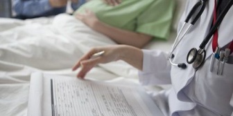 後輩男に切迫早産について聞かれたので答えたら「本来なら早く出てきてシぬ命なんですよね？」と発言して職場のみんな茫然…