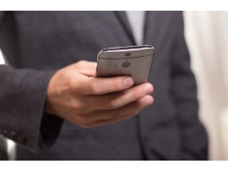 嫁がスマホ持って風呂に入るようになった。俺(まさかあの小デブがウワキとかw)嫁「挙動不審」俺(こっそりスマホ見ちゃお)→結果…
