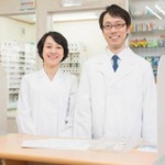 薬剤師（年収1000万円）「薬出すだけです、ほとんど座ってるだけ」←これ