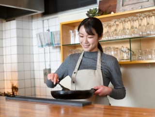  女性料理人「冷蔵庫にフグを置いておくと旦那が優しくなる」識者「その手があったか……」⇒7万いいねｗｗｗ