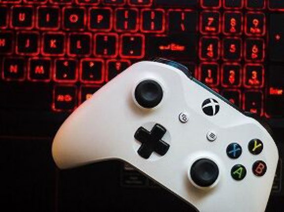 キーマウでゲームできる奴すごくない？