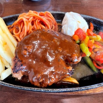 姫路　デミハンバーグ定食♪《白ばら》