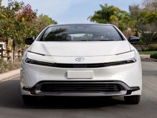 プリウスとかいう運転しやすいけど運転しにくい車