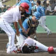 カープ久保修、頭部死球受け緊急搬送。担架で救急車へ