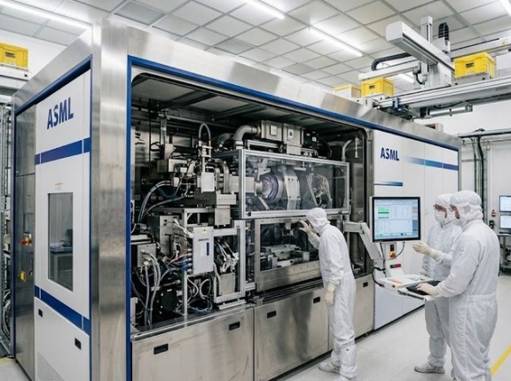 日米欧が半導体製造装置を共同封鎖、中国は全方位で反撃へ？！