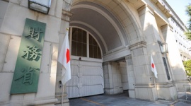 財務省「消費税率がこんなに低いのは、国民を甘やかす事になる。経済が厳しくても10％に上げるべき」